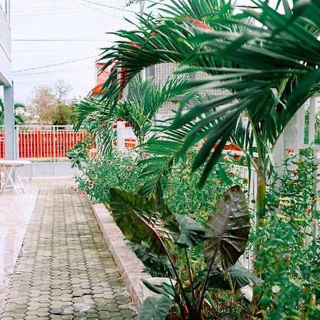 Getrudis Guesthouse 纳闽巴霍 外观 照片